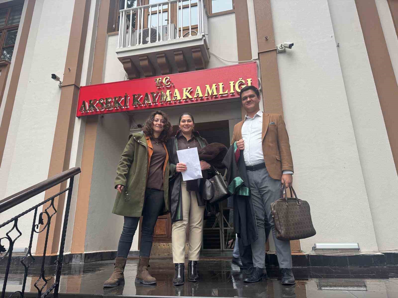 Oyuncu Metin Akpınar&rsquo;ın biyolojik kızı Duygu Nebioğlu: "20 yıldır verdiğim m&uuml;cadelede ne kadar haklı olduğumu bug&uuml;n g&ouml;rd&uuml;m"
