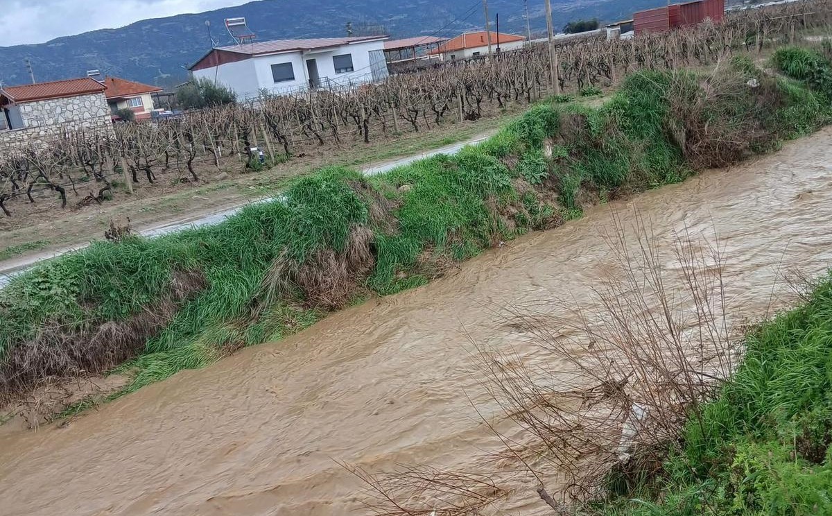 Sağanak yağış Sarıgöl’de kuruyan dereleri canlandırdı