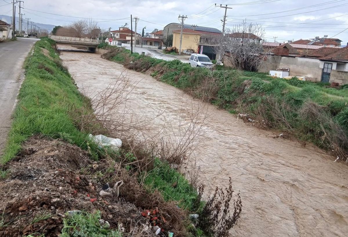 Sağanak yağış Sarıg&ouml;l&rsquo;de kuruyan dereleri canlandırdı
