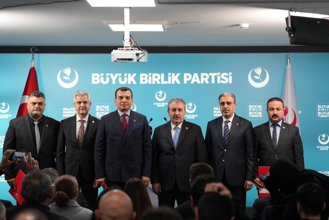 BBP Genel Başkanı Destici: "Ne yapmış Akın G&uuml;rlek, bahis&ccedil;ilerin &uuml;st&uuml;ne gitmiş. Millet olarak teşekk&uuml;r etmemiz lazım"
