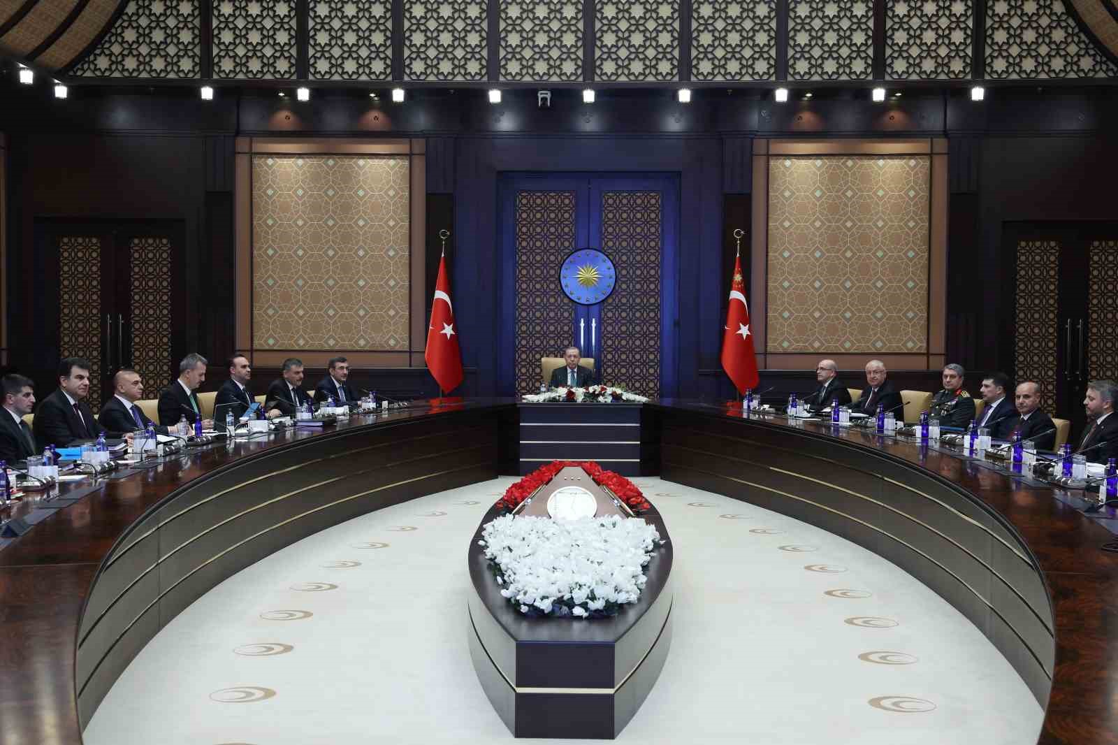 Cumhurbaşkanı Erdoğan başkanlığındaki Savunma Sanayii İcra Komitesi Toplantısı başladı.
