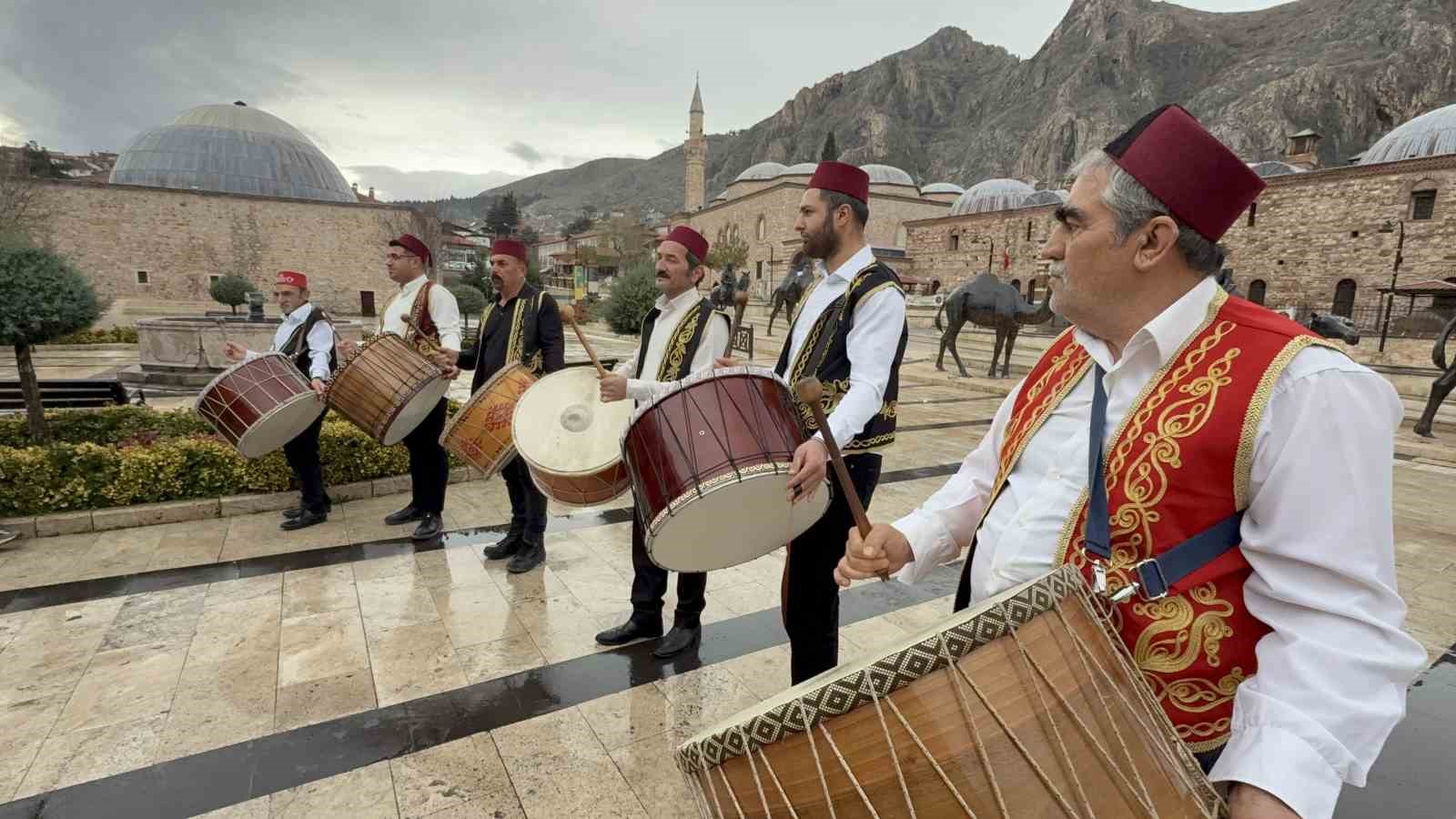 Tokat&rsquo;ta Ramazan geleneği yaşatılıyor, 21 davulcu sahaya &ccedil;ıkıyor
