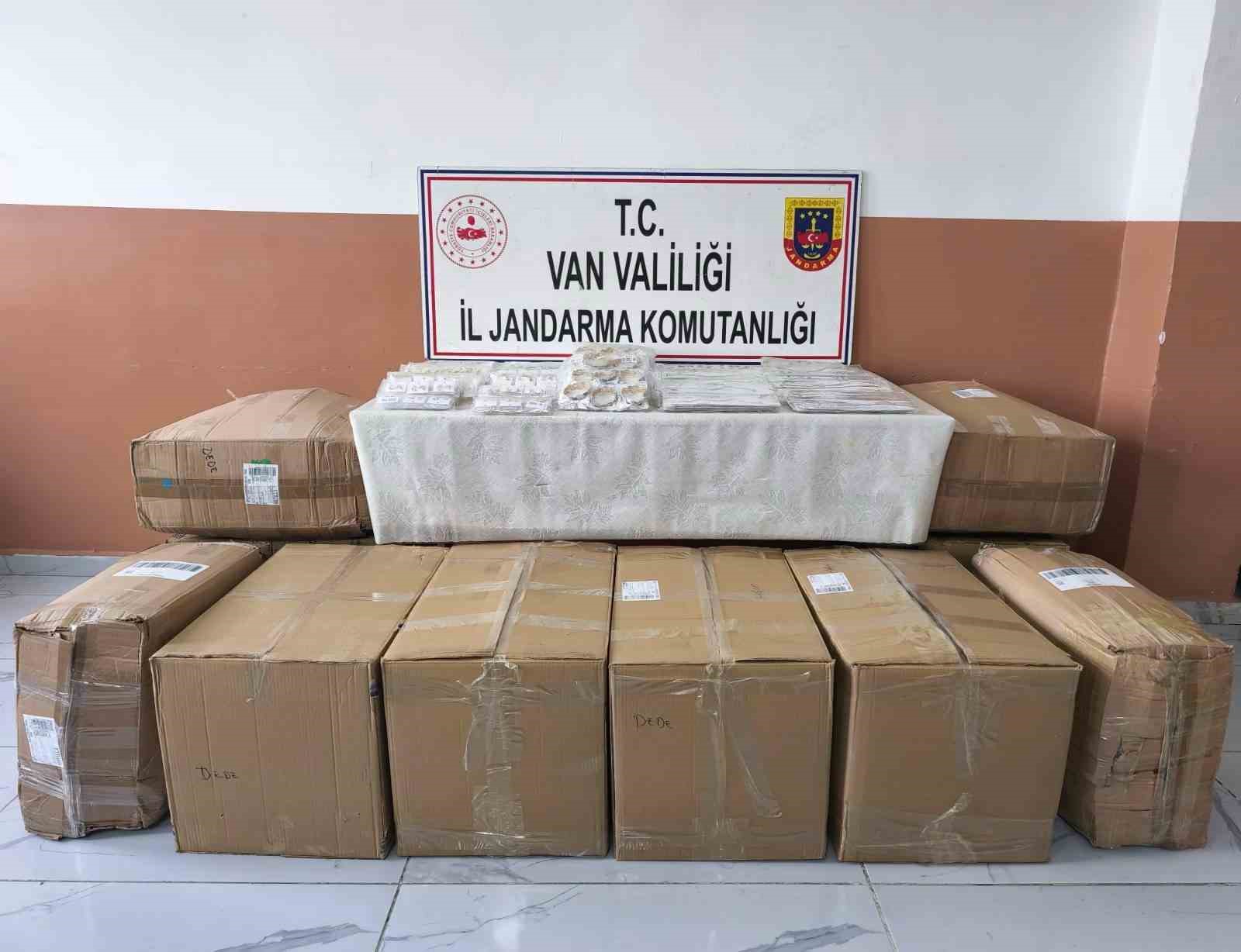 Van’da 17 bin 160 adet kaçak bijuteri malzemesi ele geçirildi