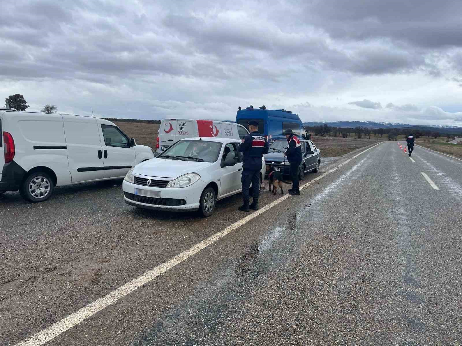 Uşak’ta düzensiz göçle mücadelede 351 göçmen ve 114 araç denetlendi