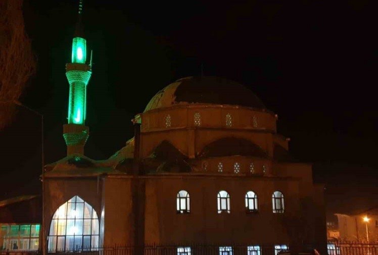 Başkale’de ilk teravih namazı kılındı