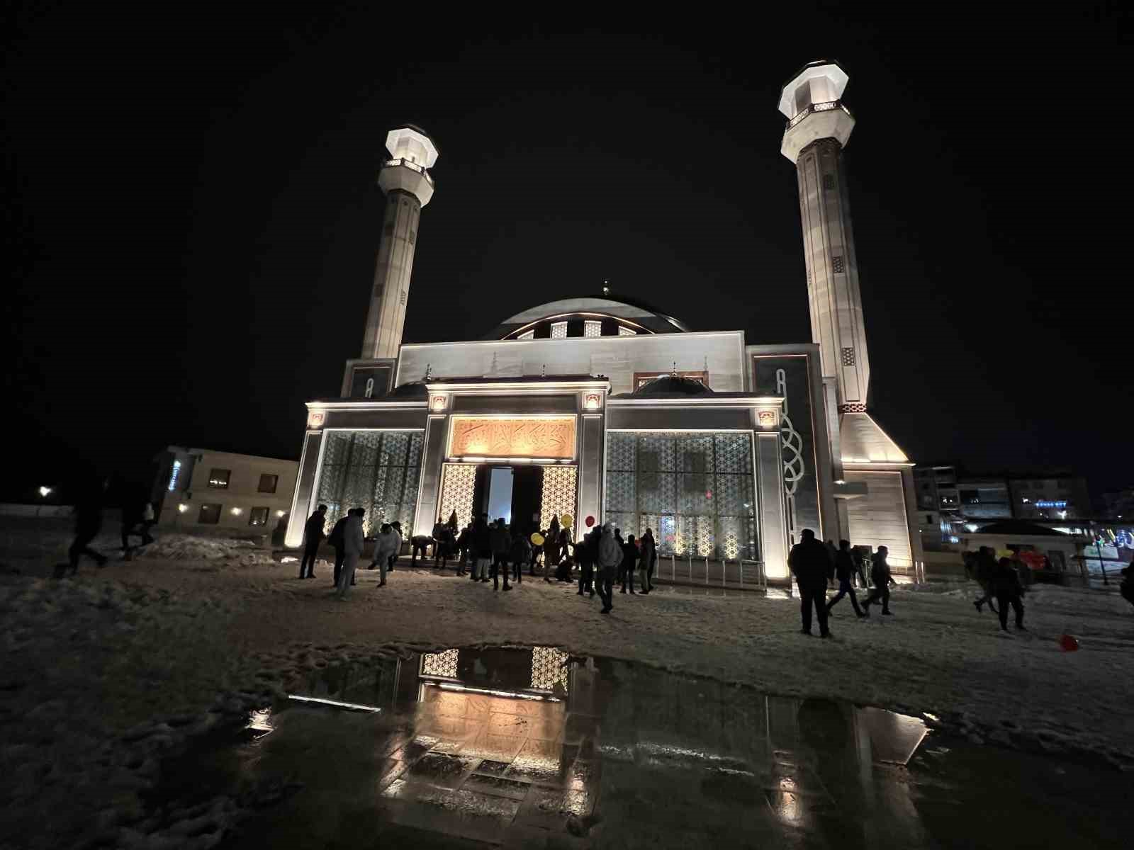 Kars&rsquo;ta Ramazan&rsquo;ın ilk teravih namazı kılındı
