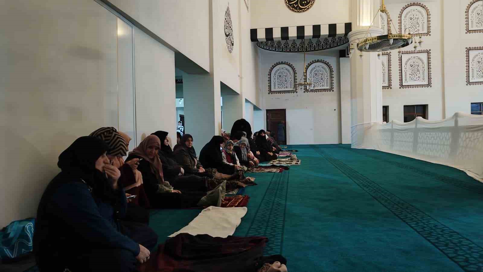 Hask&ouml;y&rsquo;de ilk teravih namazı eda edildi
