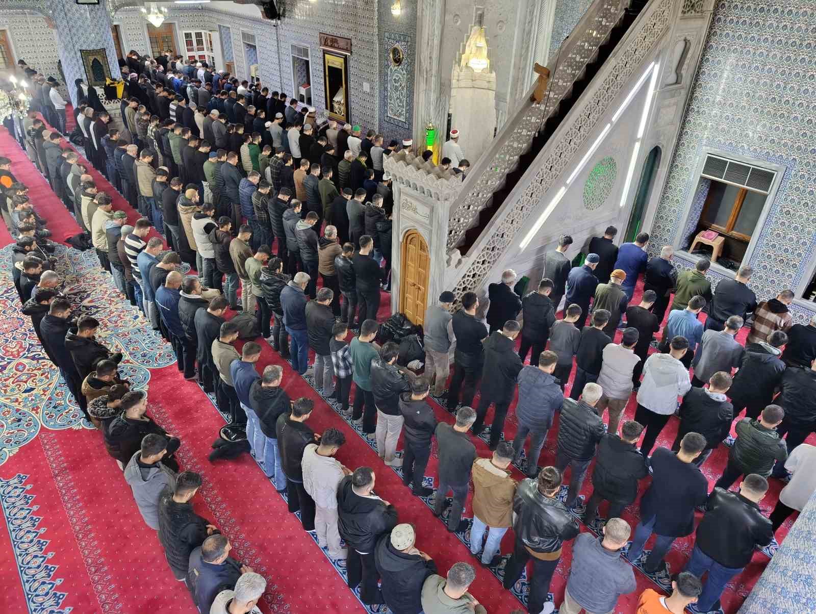 Şanlıurfa’da ilk teravih namazı kılındı