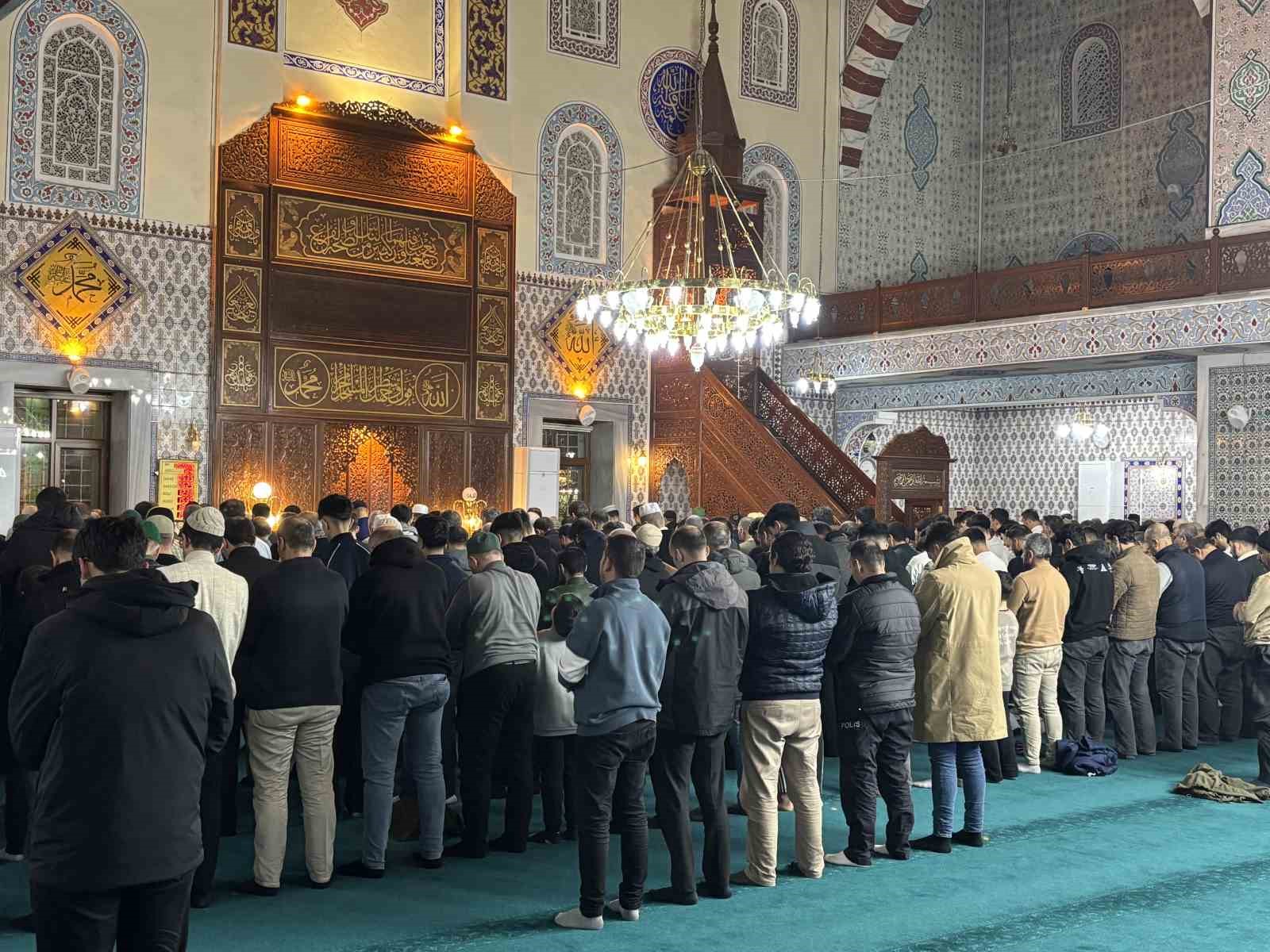 Bingöl’de ilk teravih coşkusu yaşandı