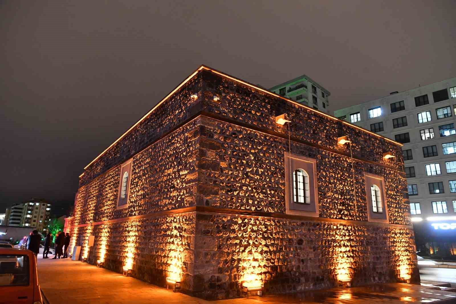 Tarihi Tasmakıran Camii&rsquo;nde restorasyon sonrası ilk teravih heyecanı
