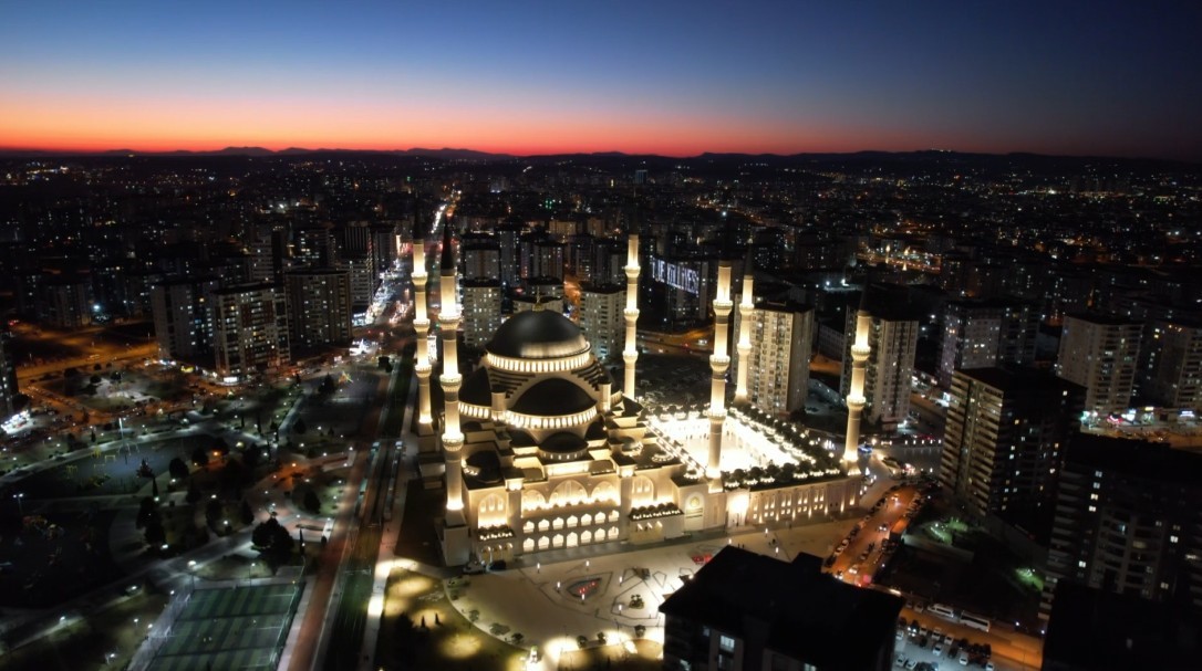 Gaziantep&rsquo;te Ramazan&rsquo;ın ilk teravih namazı kılındı

