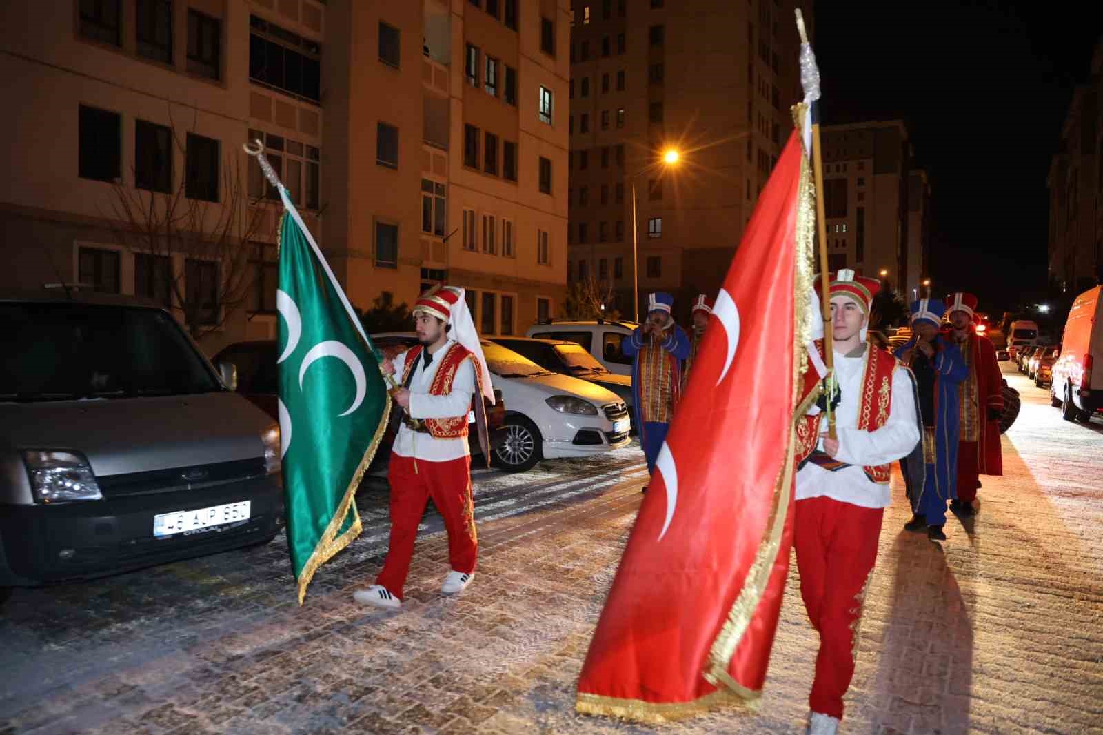 İlk sahura mehteranla kalktılar
