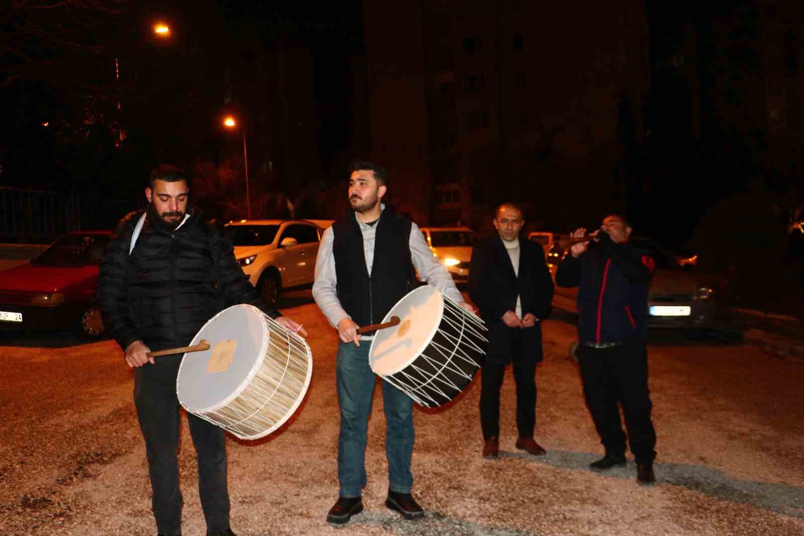 Başkentte Ramazan davulcuları mesaiye başladı