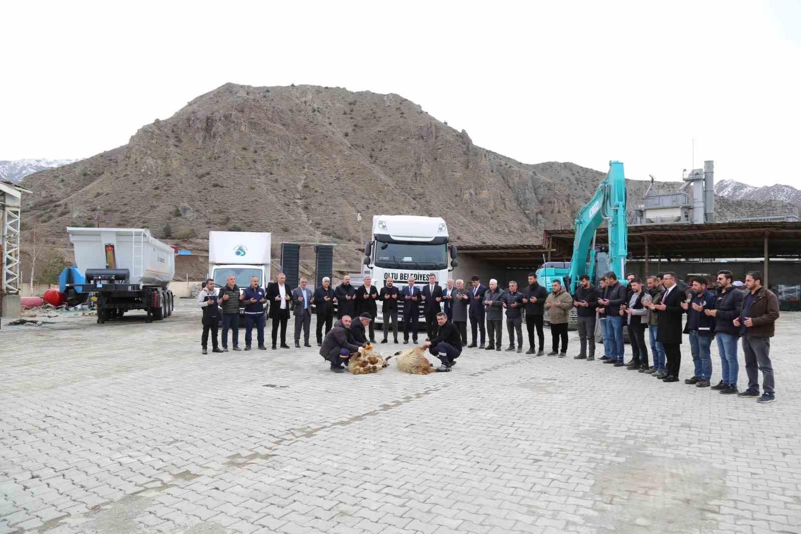 Oltu Belediyesi ara&ccedil; filosunu g&uuml;&ccedil;lendirdi
