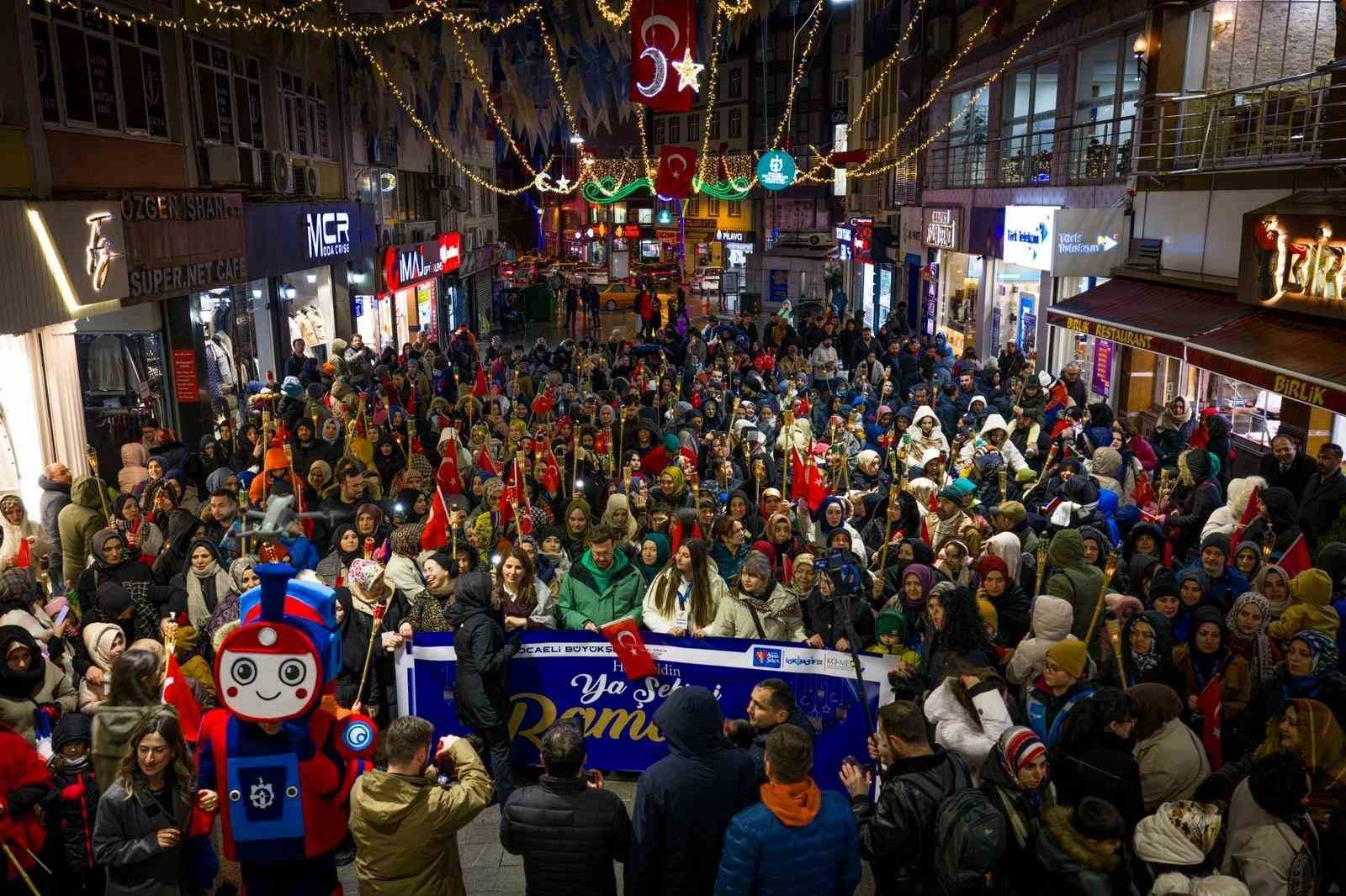 Gebze’de Ramazan ayı fener alayı yürüyüşüyle karşılandı