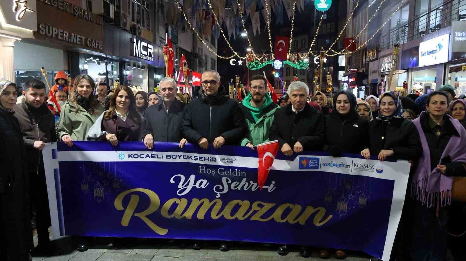 Gebze’de Ramazan ayı fener alayı yürüyüşüyle karşılandı