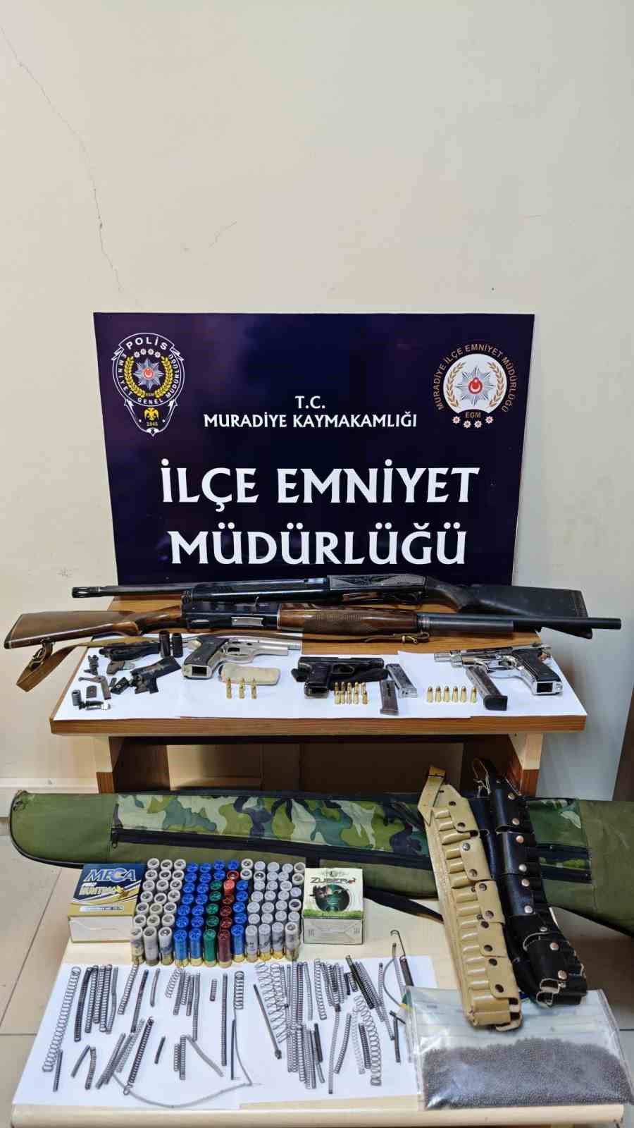 Van’da çok sayıda silah ve mühimmat ele geçirildi