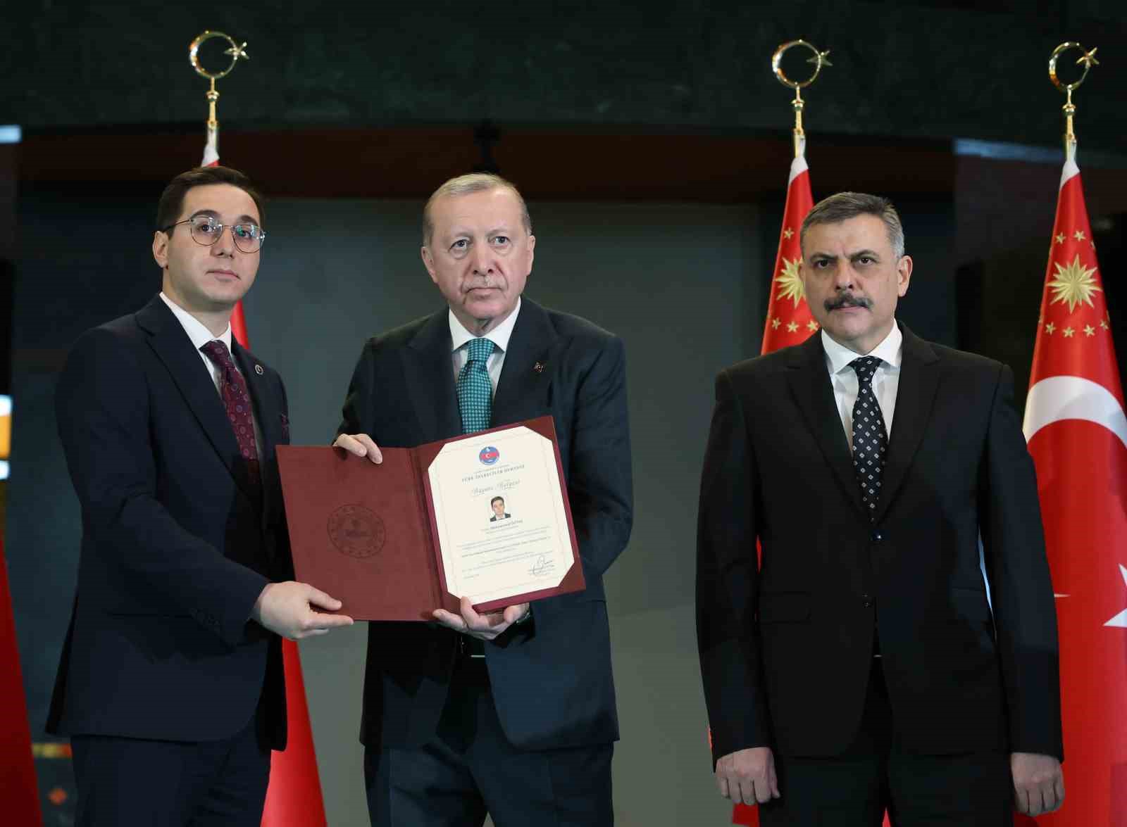 Gercüş Kaymakamı Muhammed Öztaş’a Cumhurbaşkanlığı Külliyesinde anlamlı ödül