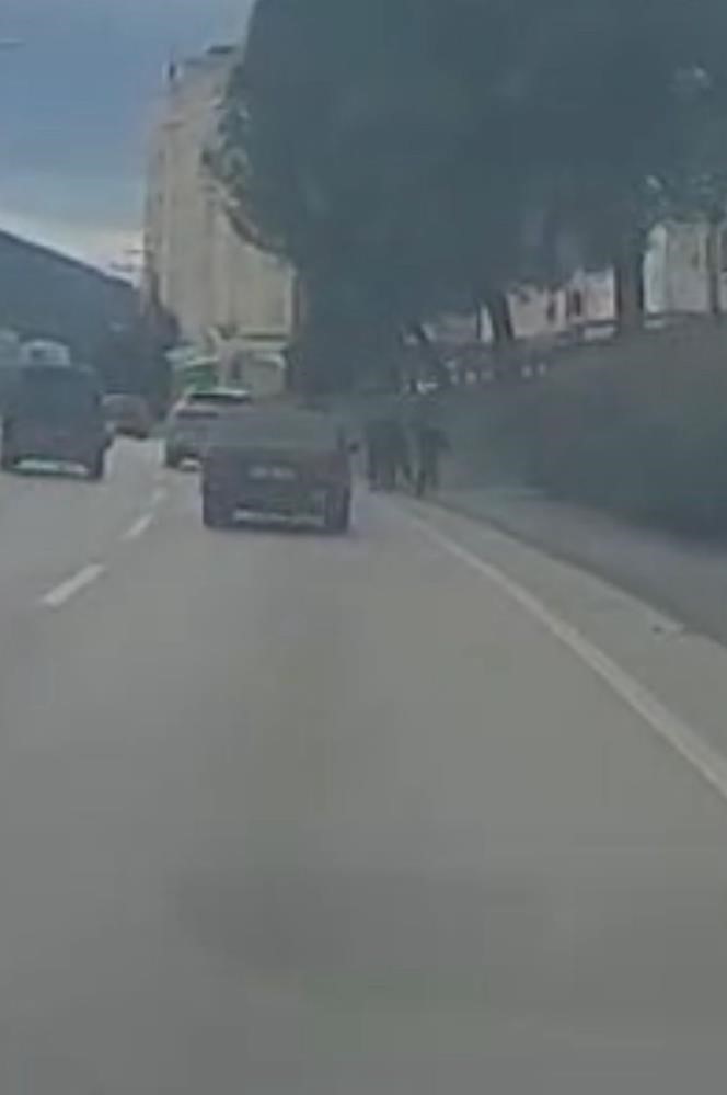 &Ccedil;ocukların &uuml;zerine ara&ccedil; s&uuml;r&uuml;p ka&ccedil;mıştı... O s&uuml;r&uuml;c&uuml; yakalandı
