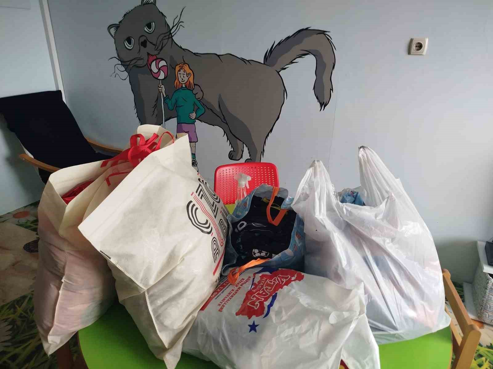 Kırşehir&rsquo;de &ouml;r&uuml;len atkı ve bereler l&ouml;semi tedavisi g&ouml;ren &ccedil;ocuklara gitti
