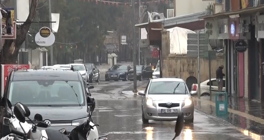 Kilis&rsquo;te sağanak yağış etkili oluyor
