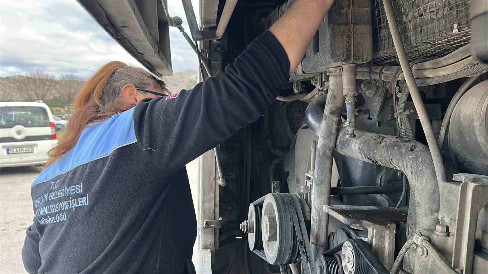 Sadece direksiyon değil, aynı zamanda aracın bakımları da ona emanet
