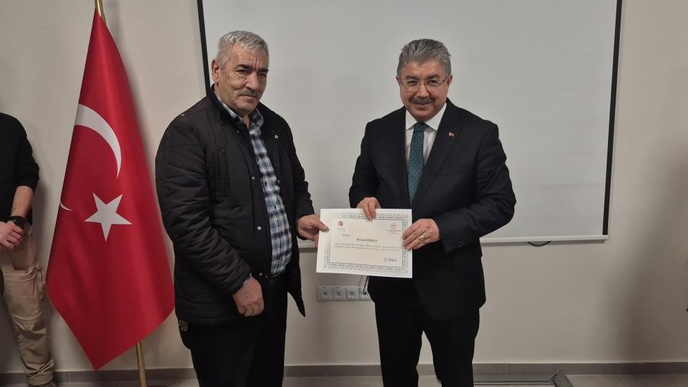 Azmetti, 40 yıl i&ccedil;tiği sigarayı 1 haftada bıraktı
