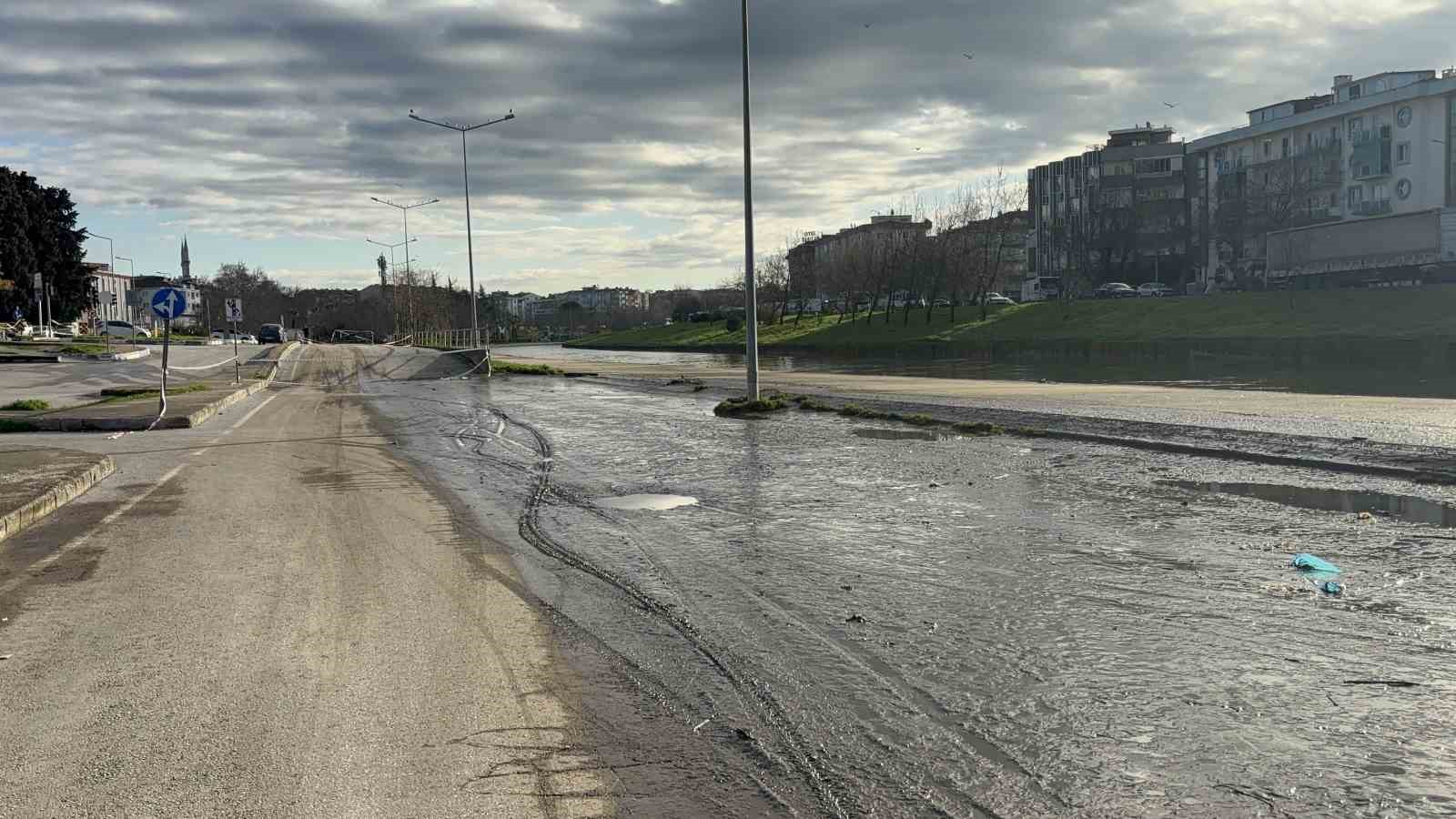 &Ccedil;anakkale&rsquo;de taşkın yaşanan Sarı&ccedil;ay normale d&ouml;nd&uuml;
