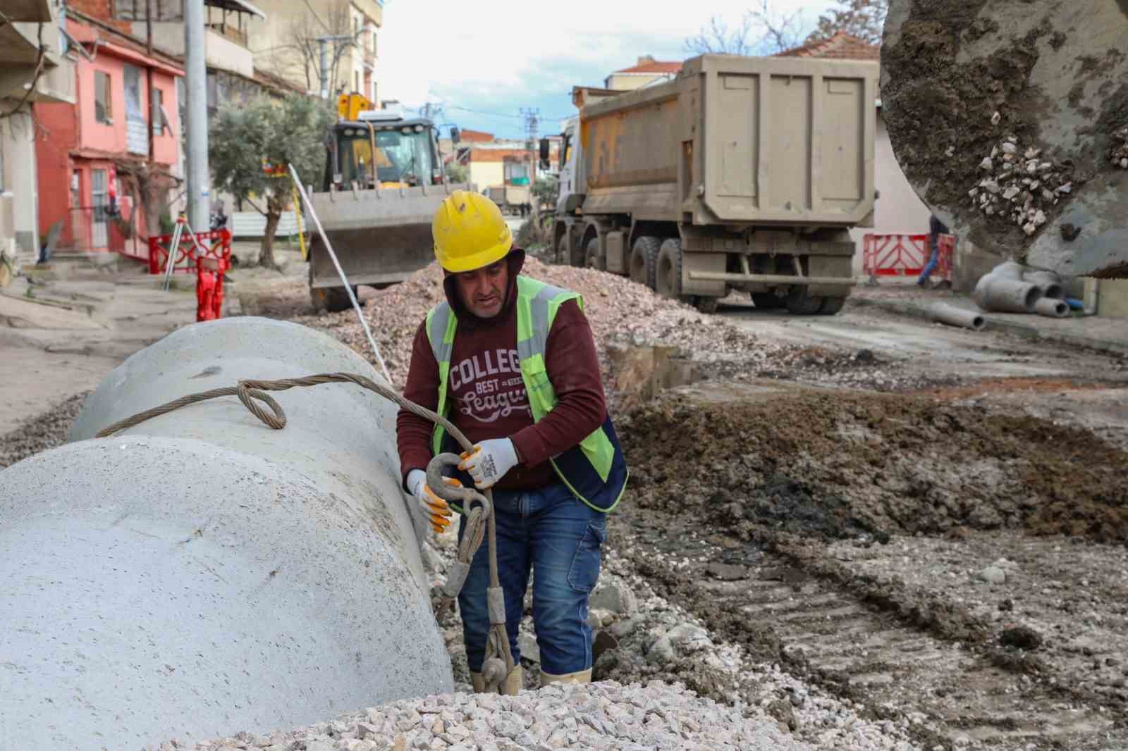 Mustafakemalpaşa’nın altyapısı Büyükşehir’le yenileniyor