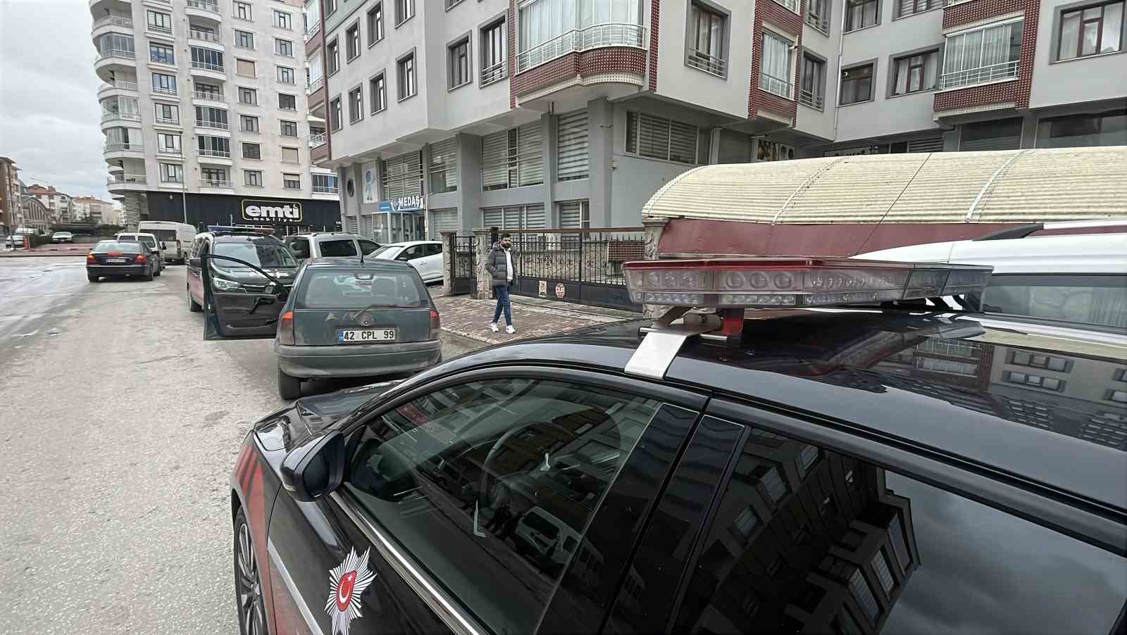 Ara&ccedil;tan uyuşturucu maddeyi attılar, yakalanınca &lsquo;&uuml;zerimde bir şey yok" savunması yaptılar
