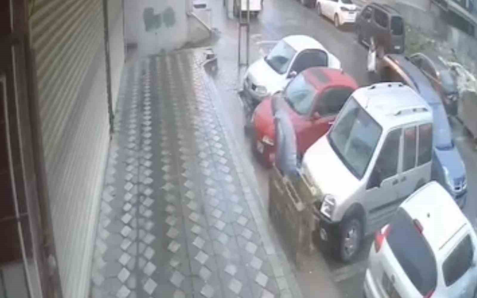 Başakşehir’de market önünde palet hırsızlığı kamerada