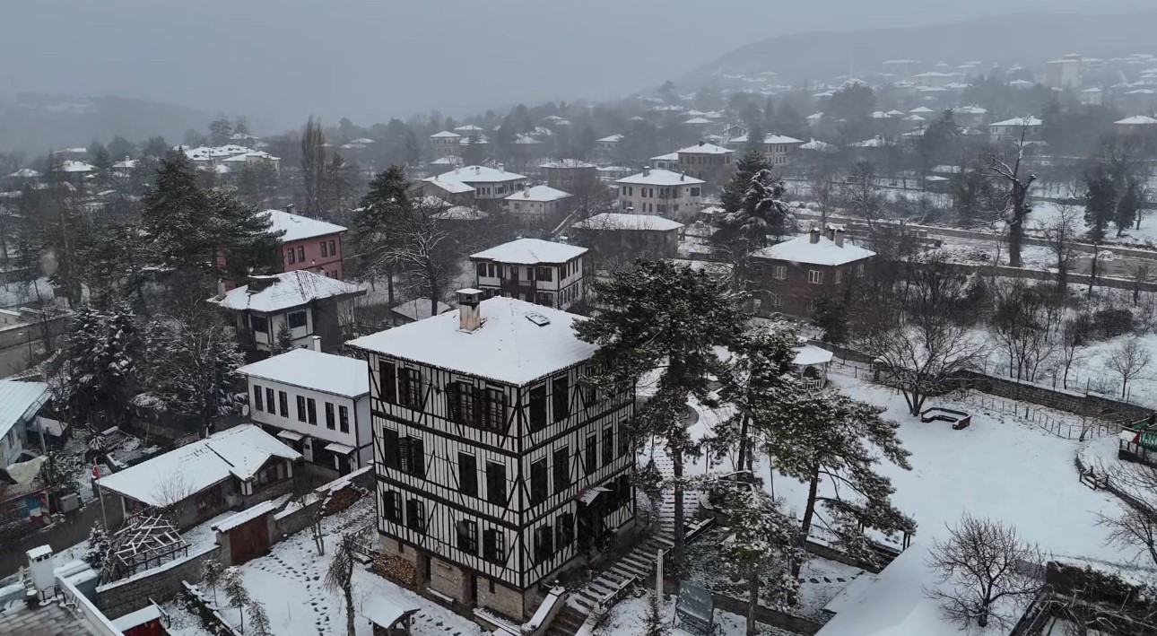 Karabük’ün yüksek kesimlerinde kar yağışı etkili oluyor