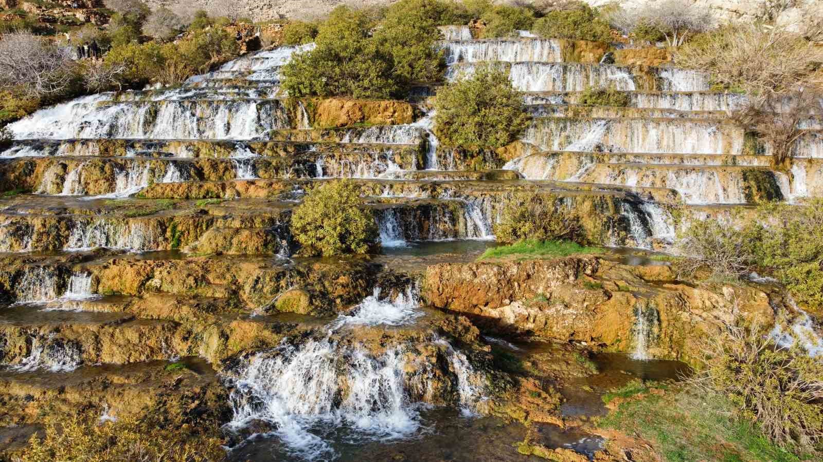 Başdeğirmen Şelalesi ziyaret&ccedil;i akınına uğradı
