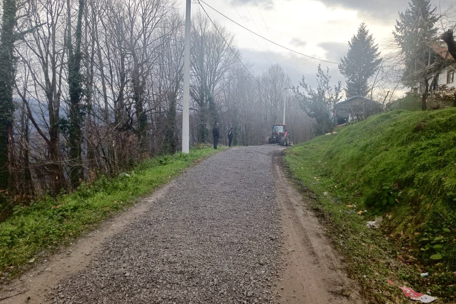 K&ouml;y yollarında &ccedil;alışmalar s&uuml;r&uuml;yor
