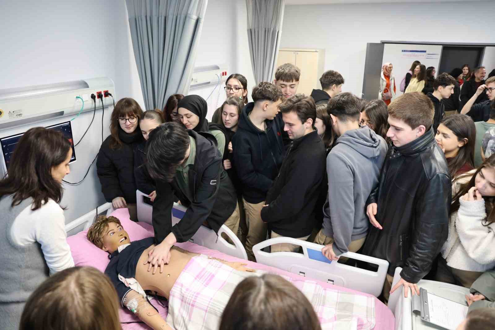 Liseli gen&ccedil;ler D&uuml;zce &Uuml;niversitesi&rsquo;nde
