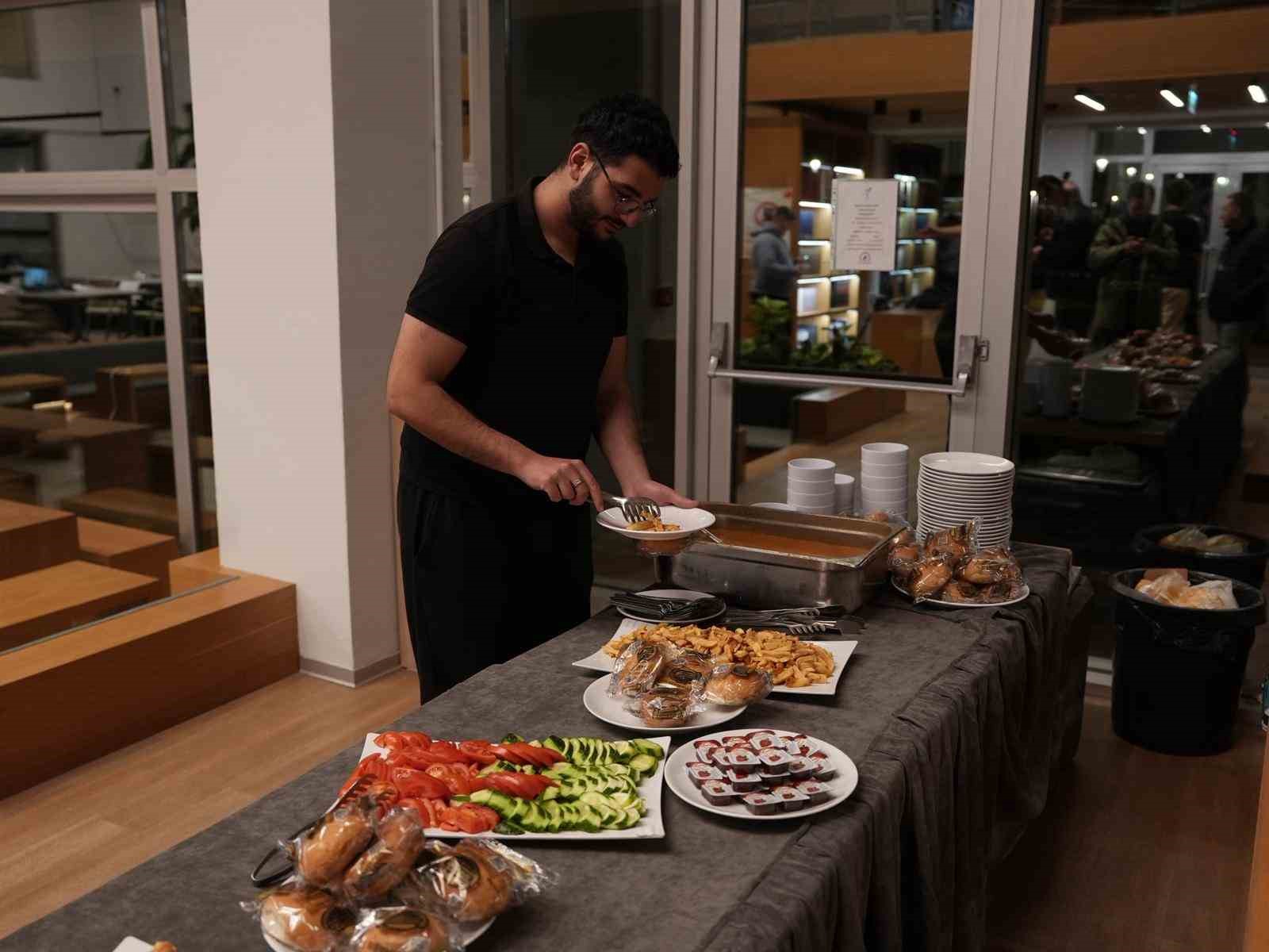 Düzce’de ilk sahurda gençler yalnız bırakılmadı