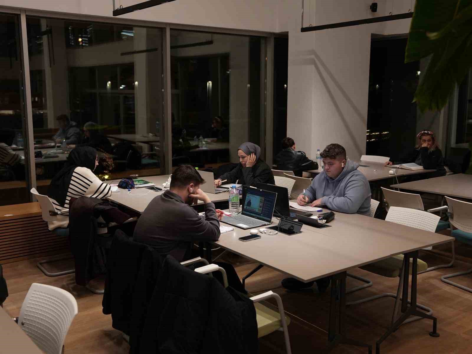 D&uuml;zce&rsquo;de ilk sahurda gen&ccedil;ler yalnız bırakılmadı
