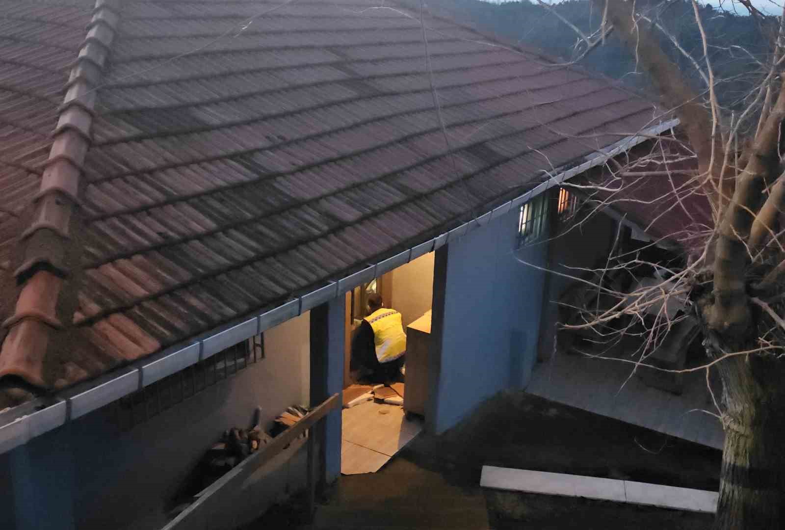 Evlere dadanan hırsızlar değerli eşya bulamayınca iş aletlerini çaldı