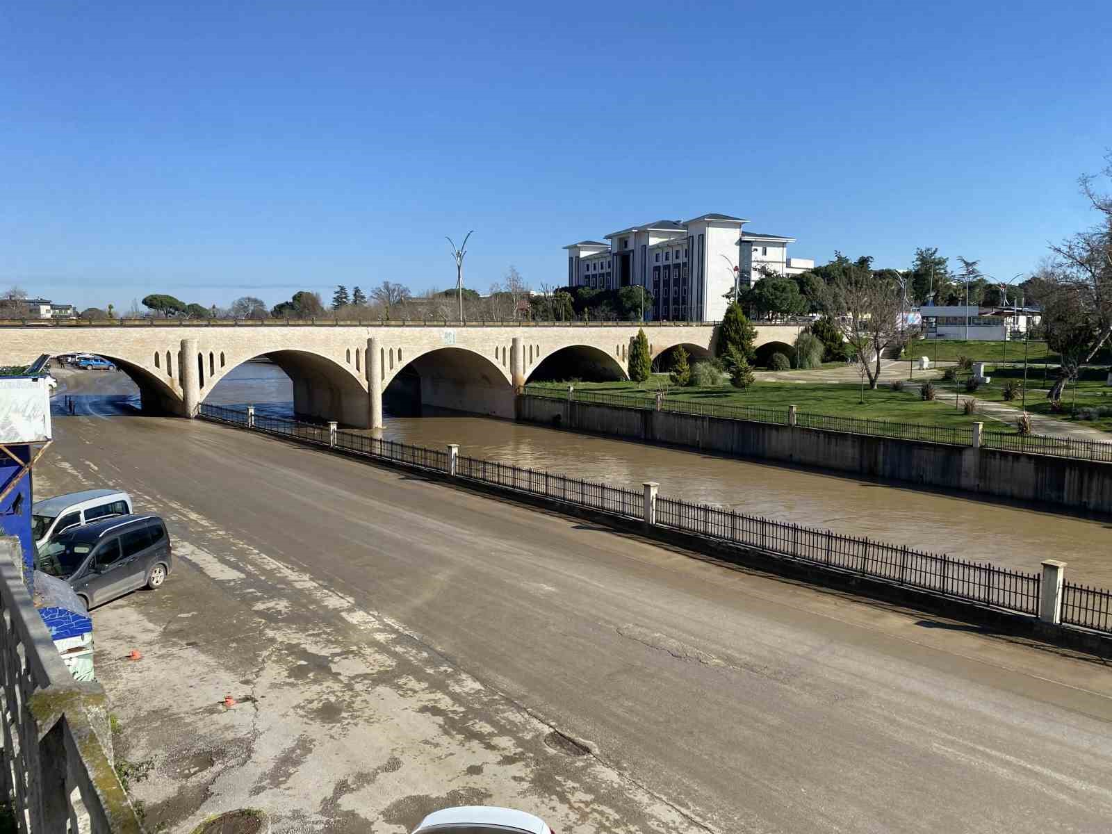 Biga’da taşan Kocabaş Çayı normale döndü