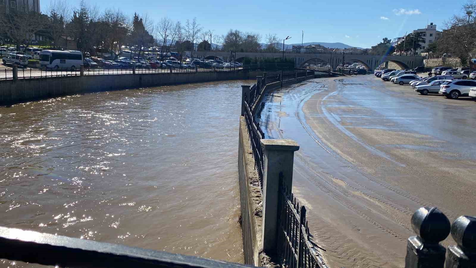 Biga’da taşan Kocabaş Çayı normale döndü