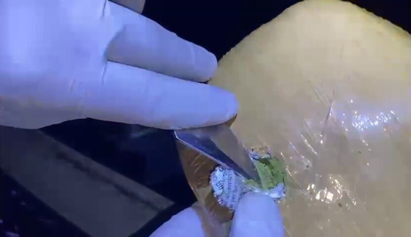 Otomobil ve elektrik panosuna zulalanan uyuşturucuları polis buldu: 3 tutuklama
