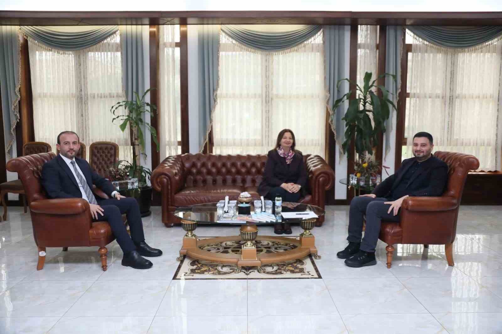 Başkan &Ouml;ztekin yerli ve yabancı temsilcilerle istişarelerini s&uuml;rd&uuml;r&uuml;yor
