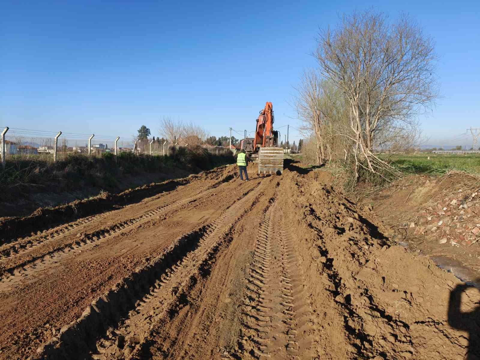 Aydın Büyükşehir Belediyesi’nin yol çalışmaları sürüyor