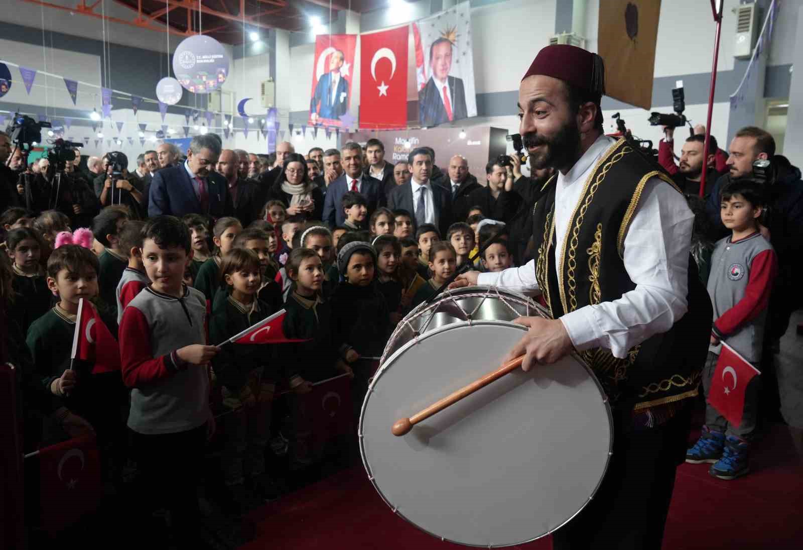 Bakan Tekin, Erzurum’da çocuklarla Ramazan Şenliği’nde buluştu