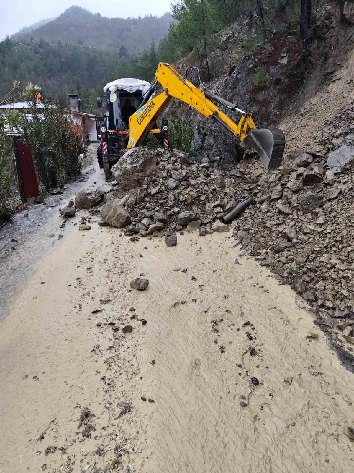 Adana&rsquo;nın Feke, Saimbeyli ve Kozan il&ccedil;elerinde sel sonrası yoğun mesai
