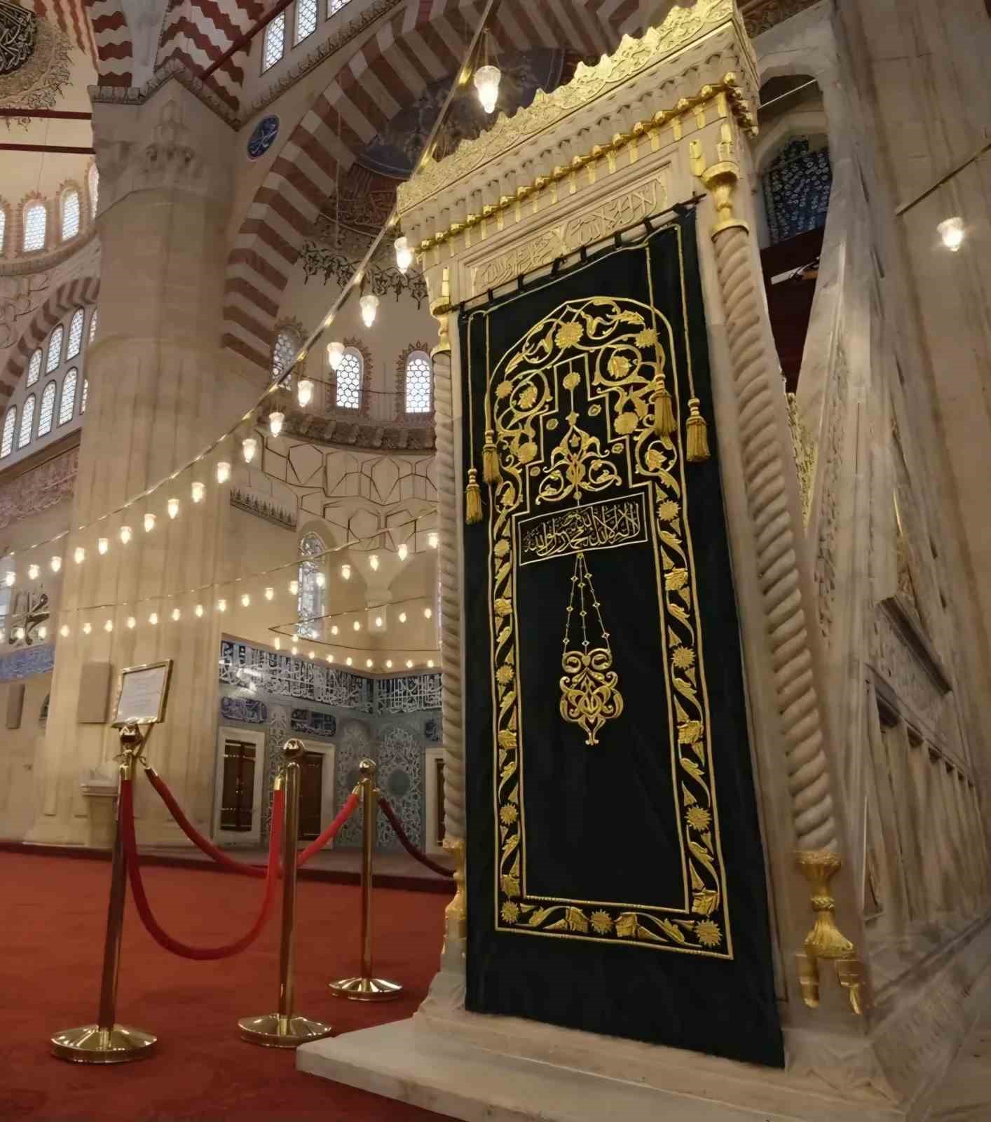 Selimiye Camii&rsquo;nin minber &ouml;rt&uuml;s&uuml; yenilendi

