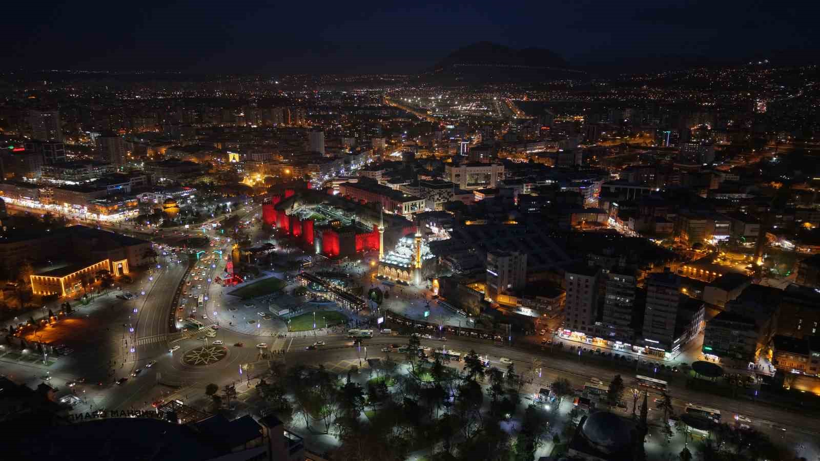 Kayseri&rsquo;de Ramazan, ışık ve renk ş&ouml;leni ile karşılandı
