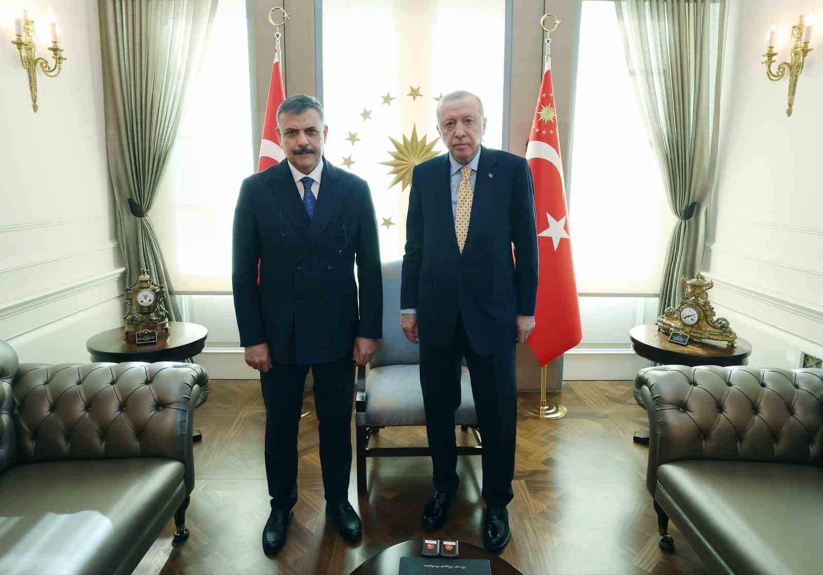 Cumhurbaşkanı Erdoğan, Bakan G&uuml;rlek ve Bakan &Ccedil;ift&ccedil;i&rsquo;yi kabul etti
