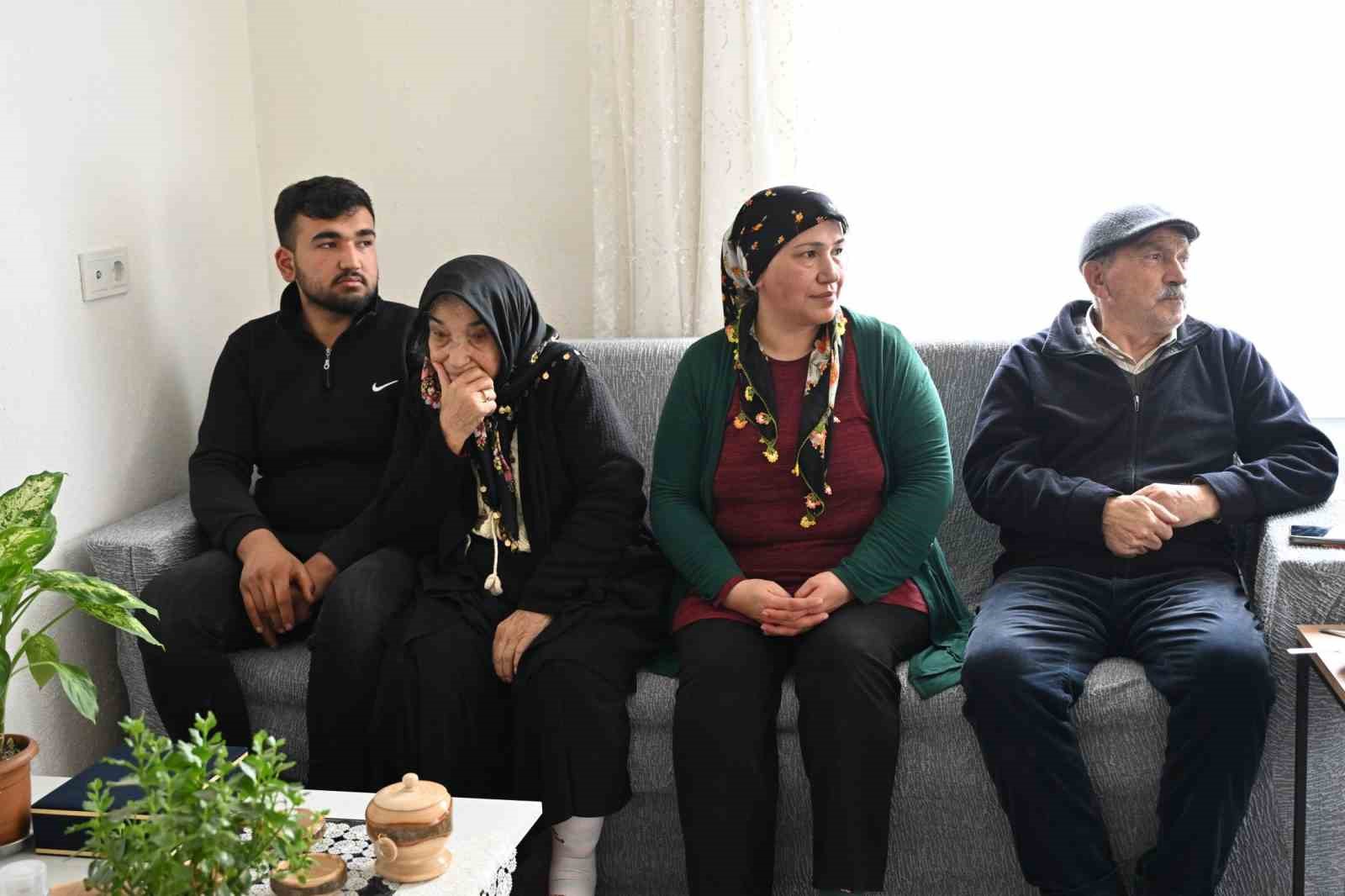 Yangında evi yanan aileye Başkan&rsquo;dan yeni yuva
