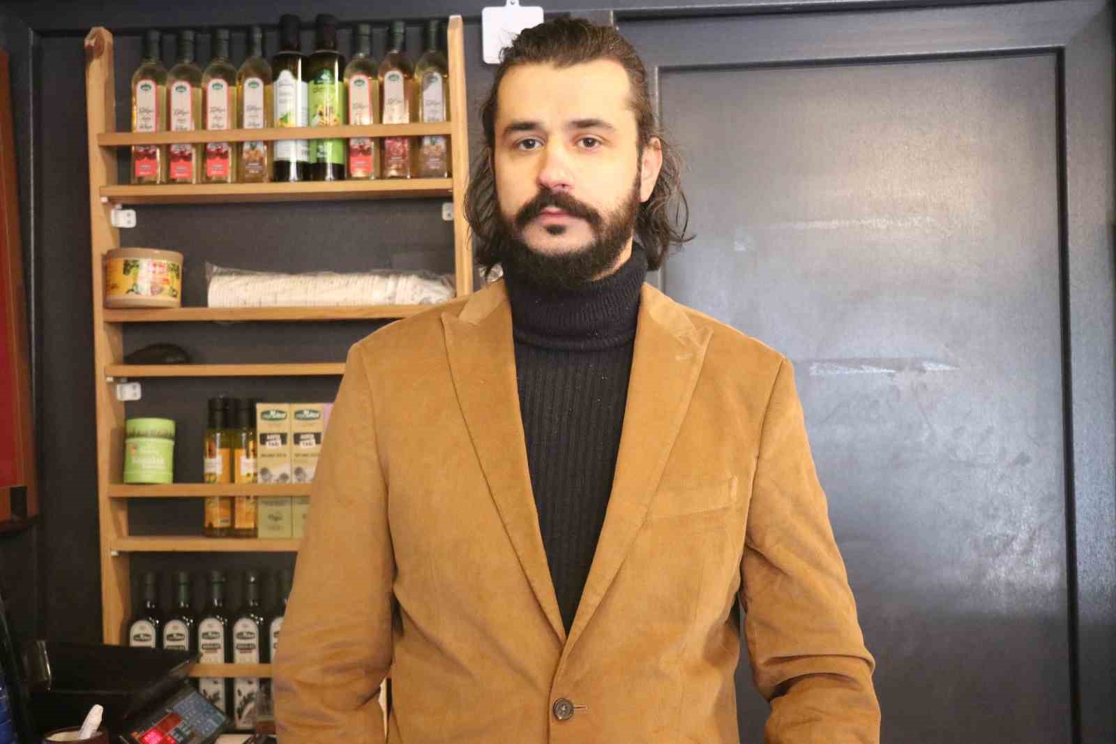 Ramazan &ouml;ncesinde mahallenin bakkal borcunu kapattı

